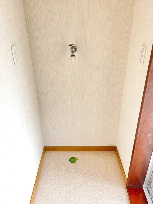 物件内観写真16　(洗濯機置場)