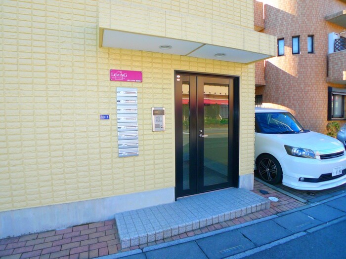 物件外観写真3　(エントランス部分)