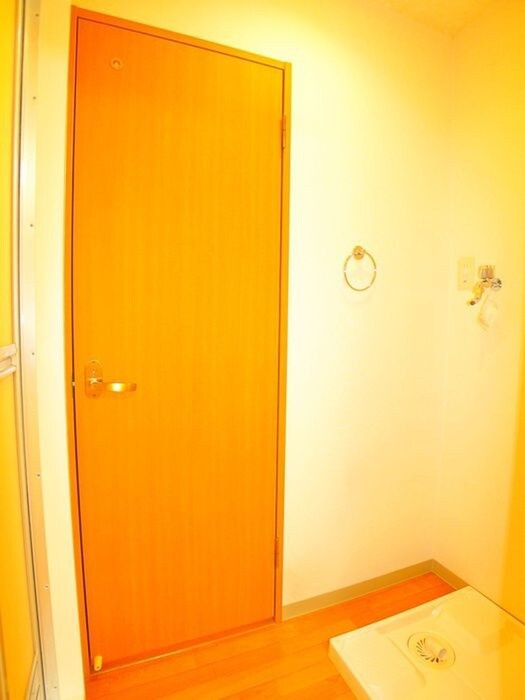 物件内観写真9　(洗濯機置場)