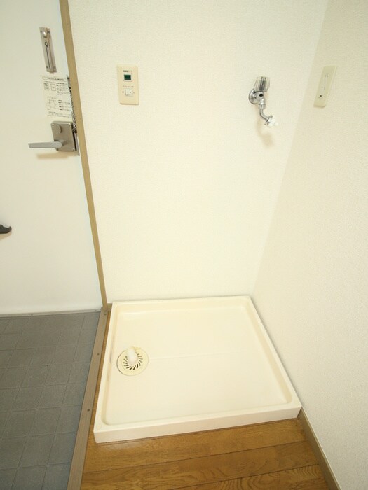 物件内観写真11　(洗濯機置場)