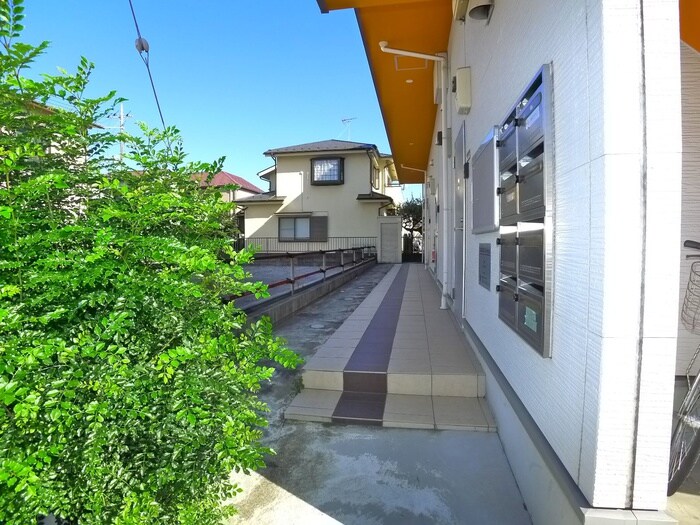 物件外観写真4　(エントランス部分)