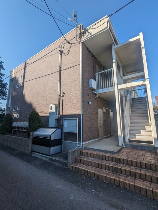 物件外観写真3　(エントランス部分)