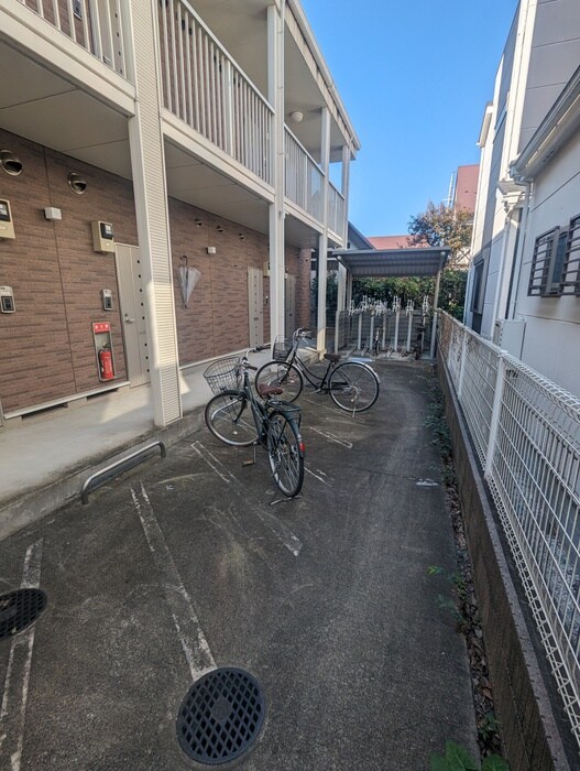 物件外観写真5　(駐輪場)