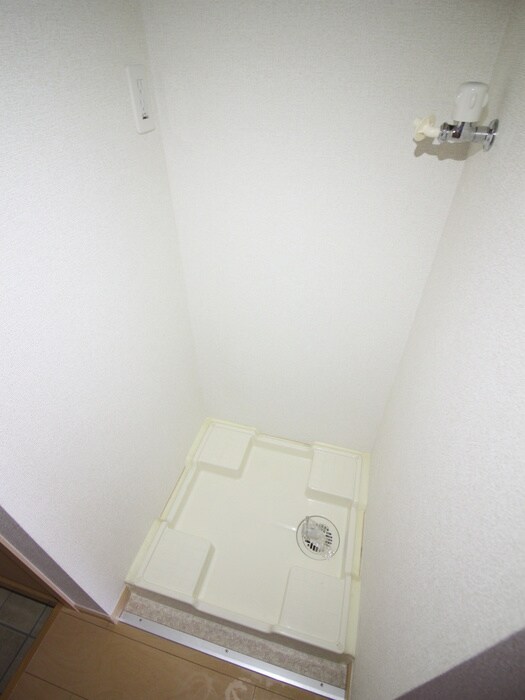 物件内観写真14　(洗濯機置場)