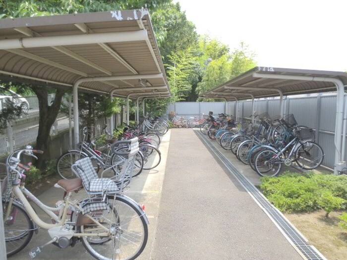物件外観写真3　(駐輪場)