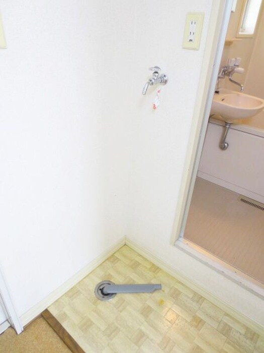 物件内観写真13　(洗濯機置場)