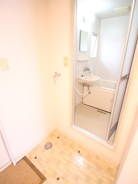 物件内観写真18　(洗濯機置場)