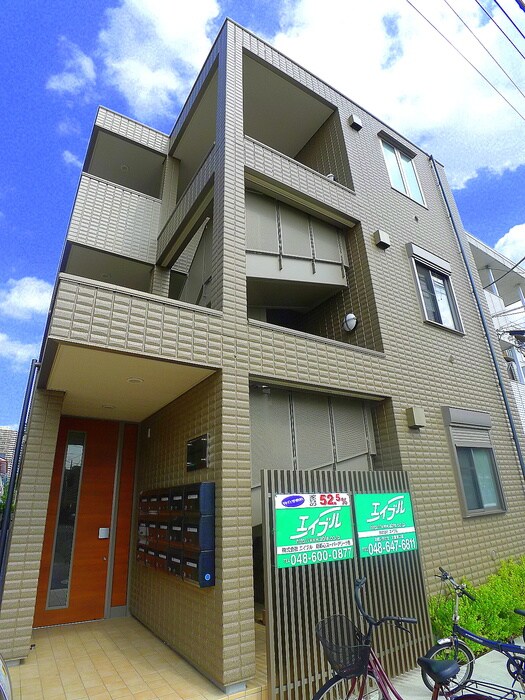 物件外観写真2　(エントランス部分)