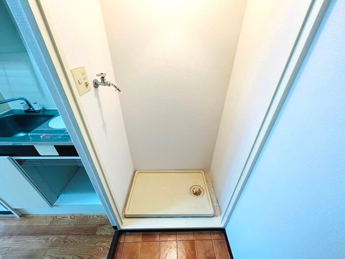 物件内観写真16　(洗濯機置場)