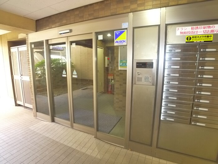 物件外観写真2　(エントランス部分)