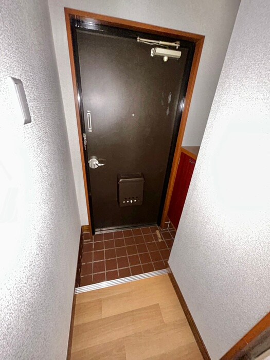 物件内観写真18　(玄関)