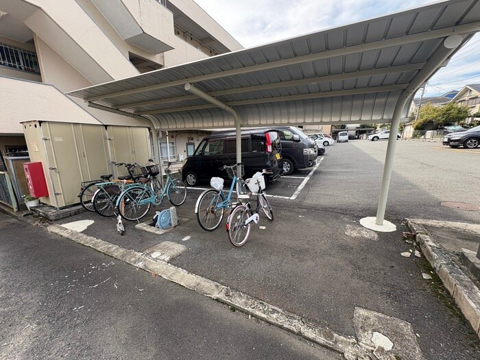 物件外観写真2　(駐輪場)