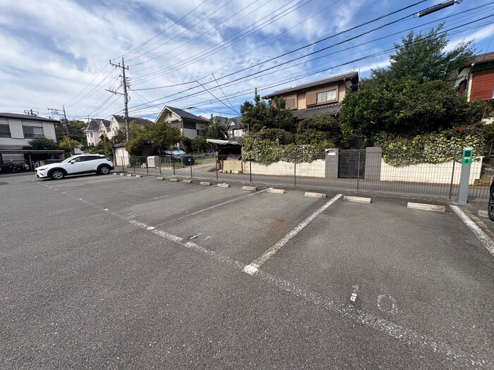 物件外観写真3　(駐車場)