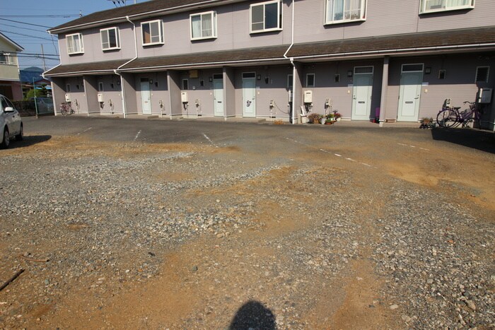 物件外観写真5　(駐車場)