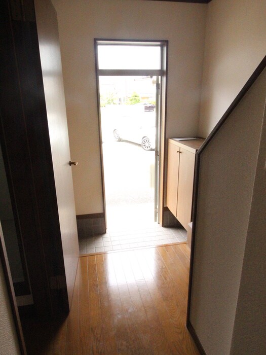 物件内観写真9　(玄関)