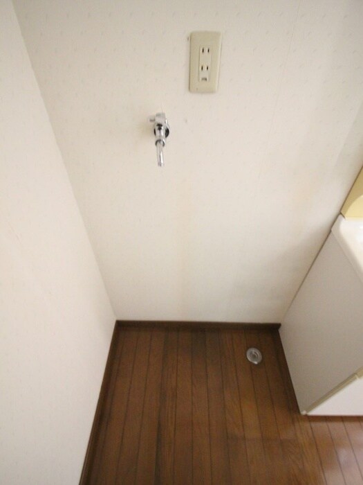 物件内観写真13　(洗濯機置場)