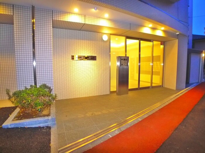 物件外観写真2　(エントランス部分)