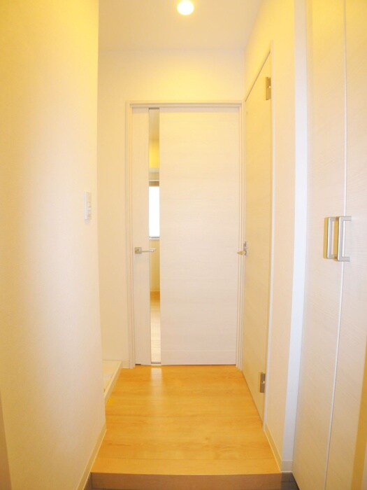 物件内観写真9　(玄関)