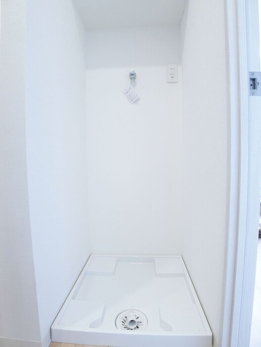 物件内観写真16　(洗濯機置場)