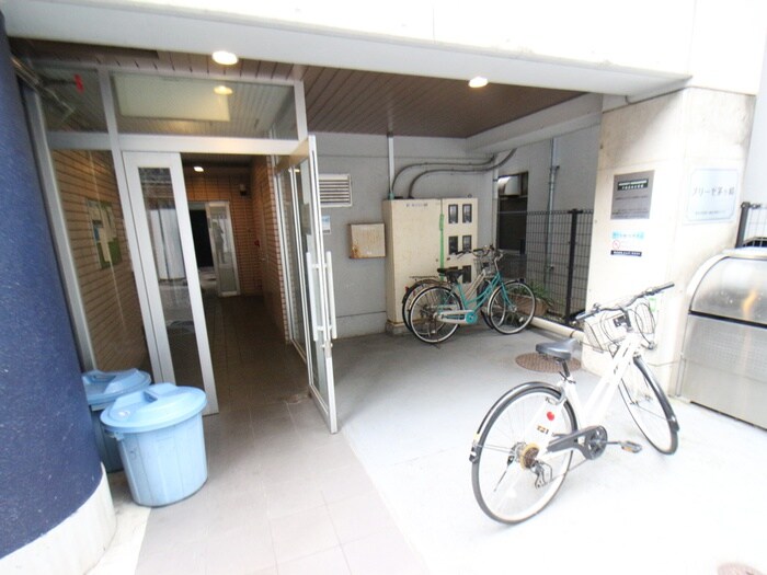 物件外観写真5　(駐輪場)