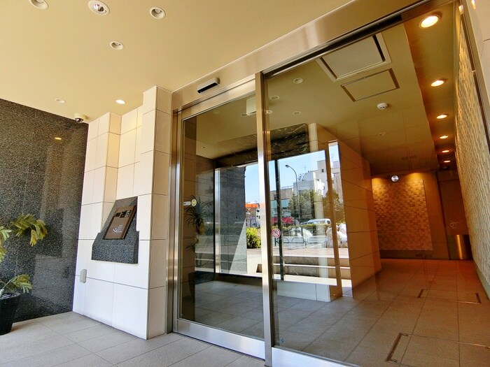 物件外観写真3　(エントランス部分)