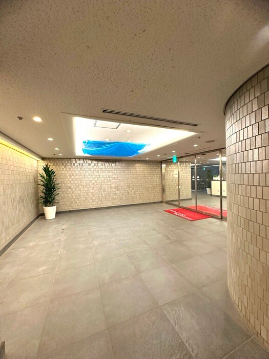 物件外観写真4　(エントランス部分)