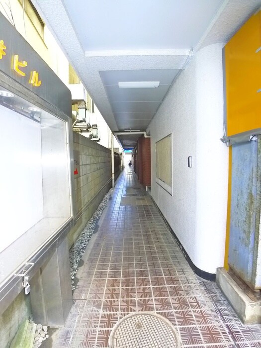 物件外観写真2　(エントランス部分)