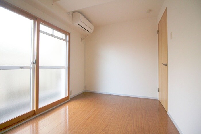 物件内観写真9　(居室)