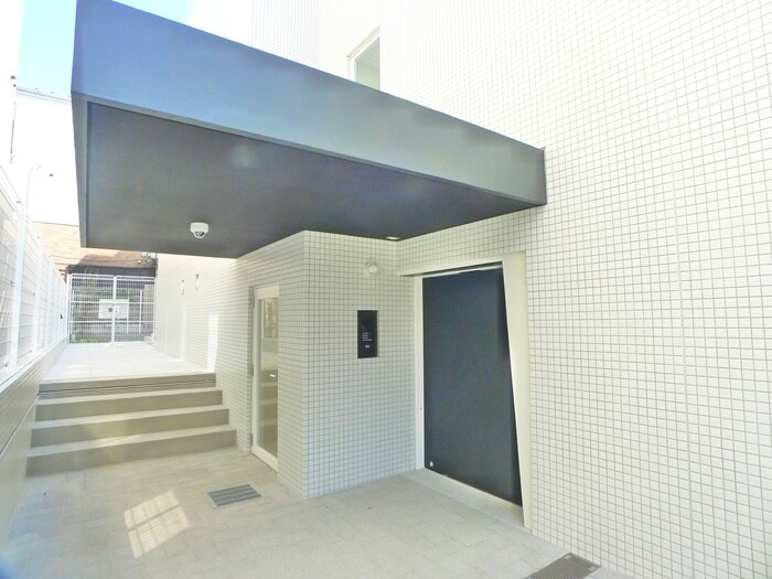 物件外観写真3　(エントランス部分)