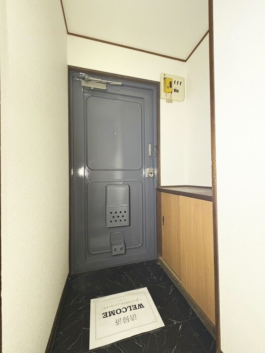 物件内観写真16　(玄関)