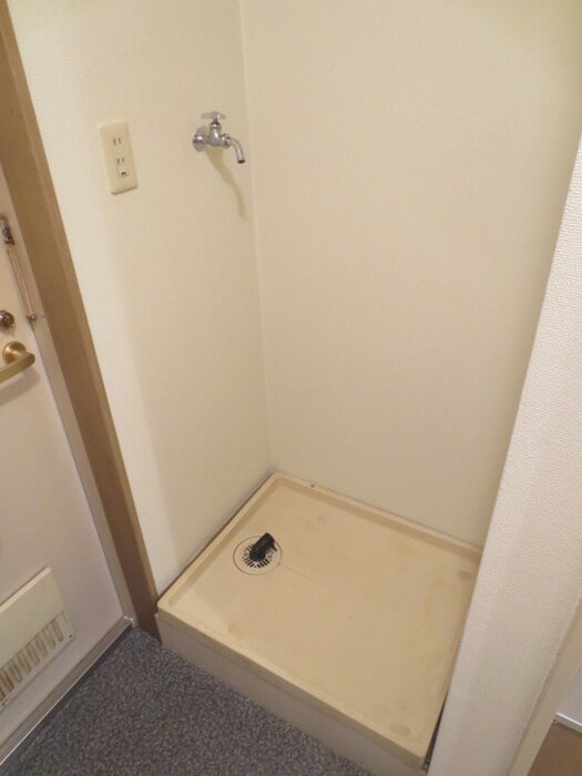 物件内観写真14　(洗濯機置場)