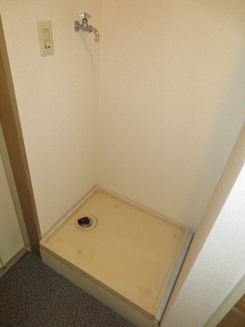 物件内観写真15　(洗濯機置場)