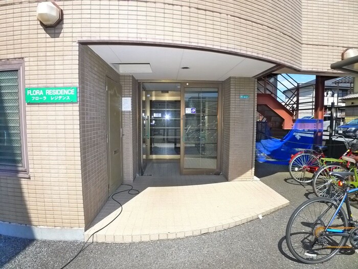 物件外観写真2　(エントランス部分)