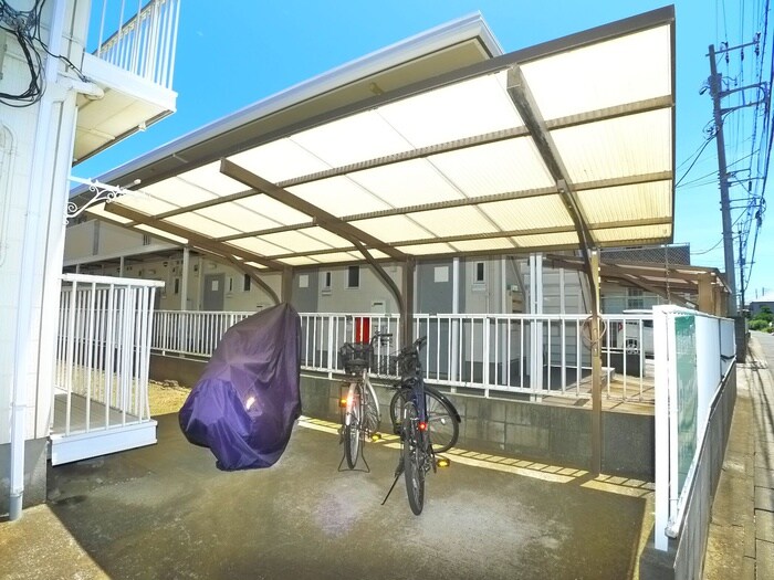 物件外観写真3　(駐輪場)