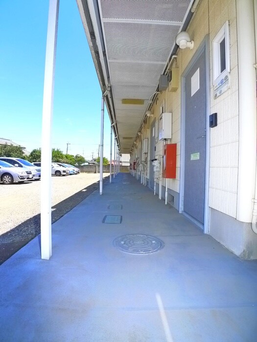 物件外観写真6　(エントランス部分)