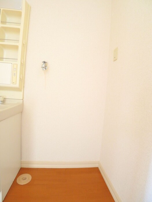 物件内観写真15　(洗濯機置場)