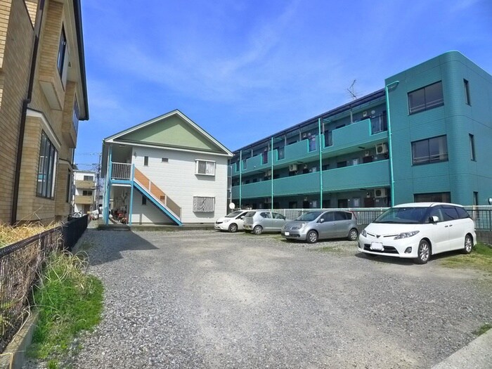 物件外観写真2　(駐車場)