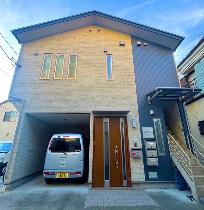 物件外観写真3　(エントランス部分)