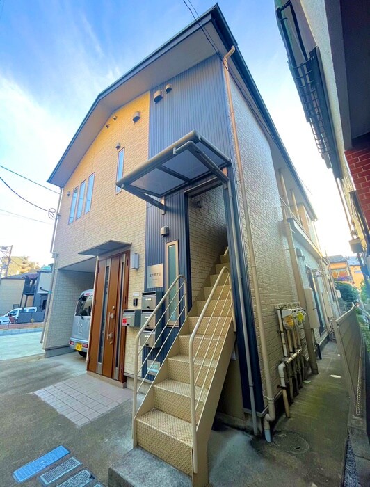 物件外観写真4　(エントランス部分)