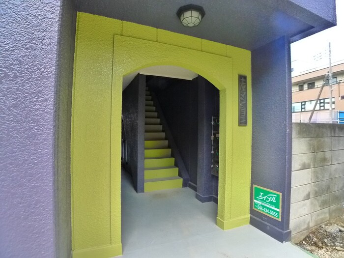 物件外観写真3　(エントランス部分)