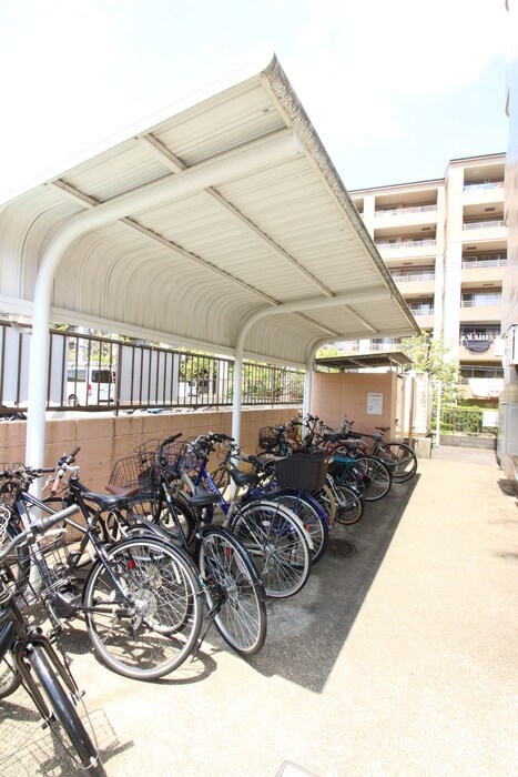 物件外観写真4　(駐輪場)