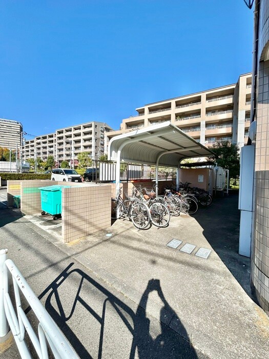 物件外観写真5　(駐輪場)