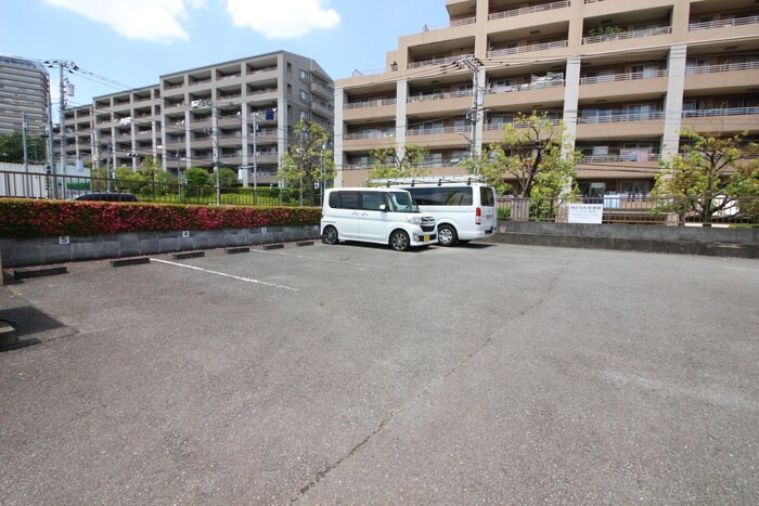 物件外観写真5　(駐車場)