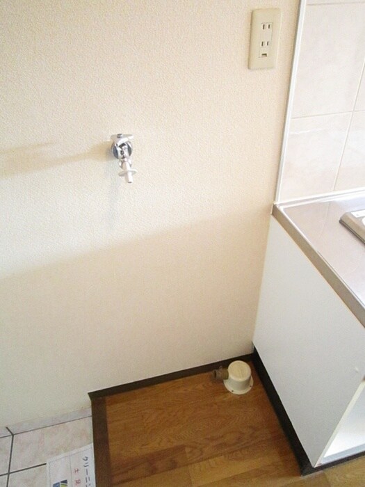 物件内観写真11　(洗濯機置場)