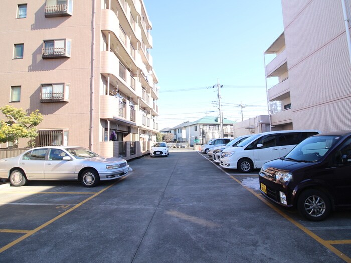 物件外観写真5　(駐車場)