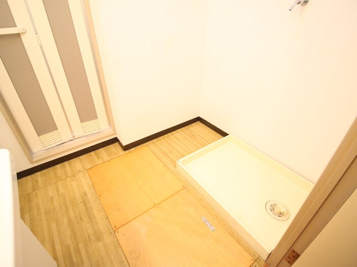 物件内観写真14　(洗濯機置場)