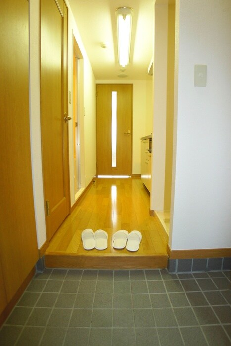 物件内観写真4　(玄関)