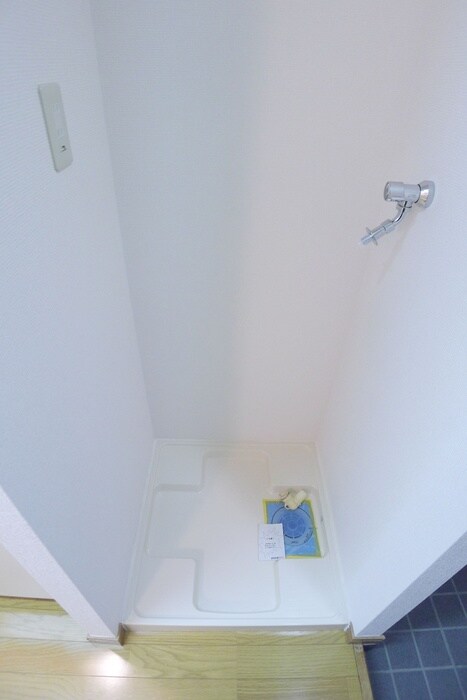 物件内観写真12　(洗濯機置場)