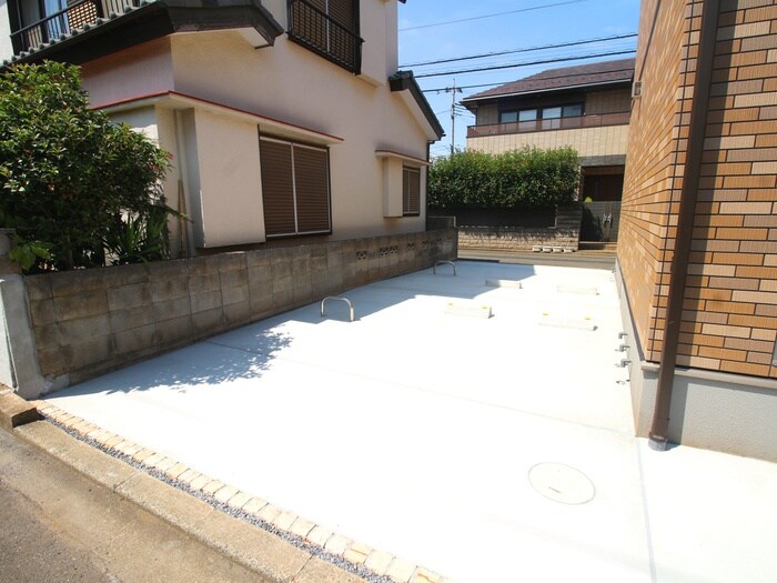 物件外観写真3　(駐車場)