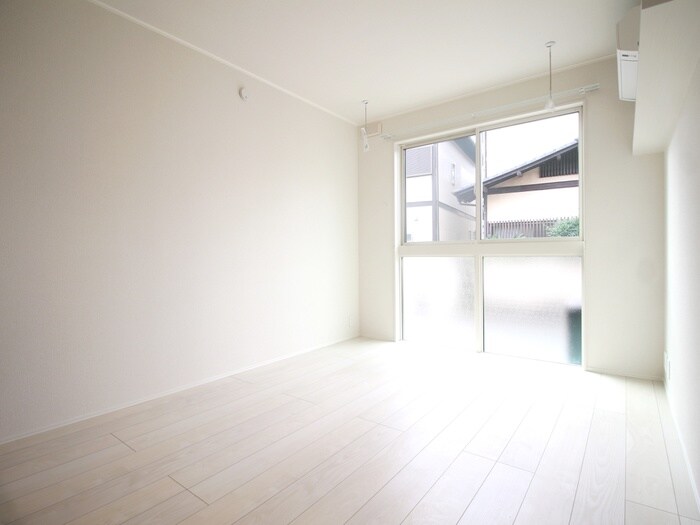 物件内観写真10　(室内からの展望)